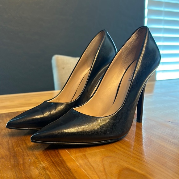 Guess Black Leather Heels - Picture 1 of 10